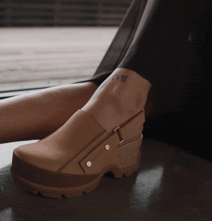 Roamn Clog