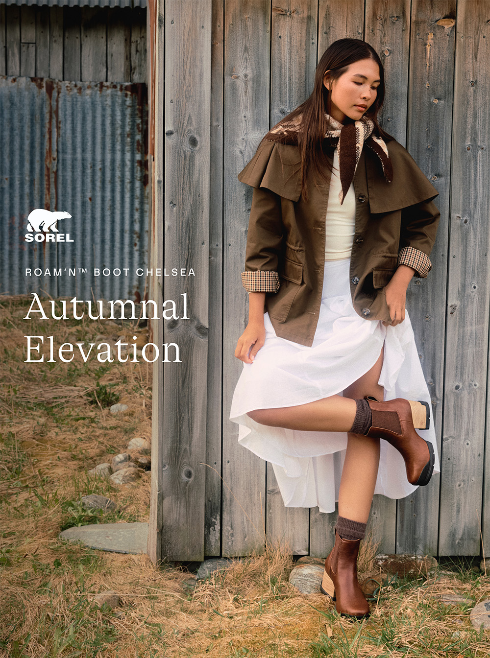 Autumnal Elevation. Roam'n™ Chelsea Women's Boot in Dark Auburn & Blackened Brown